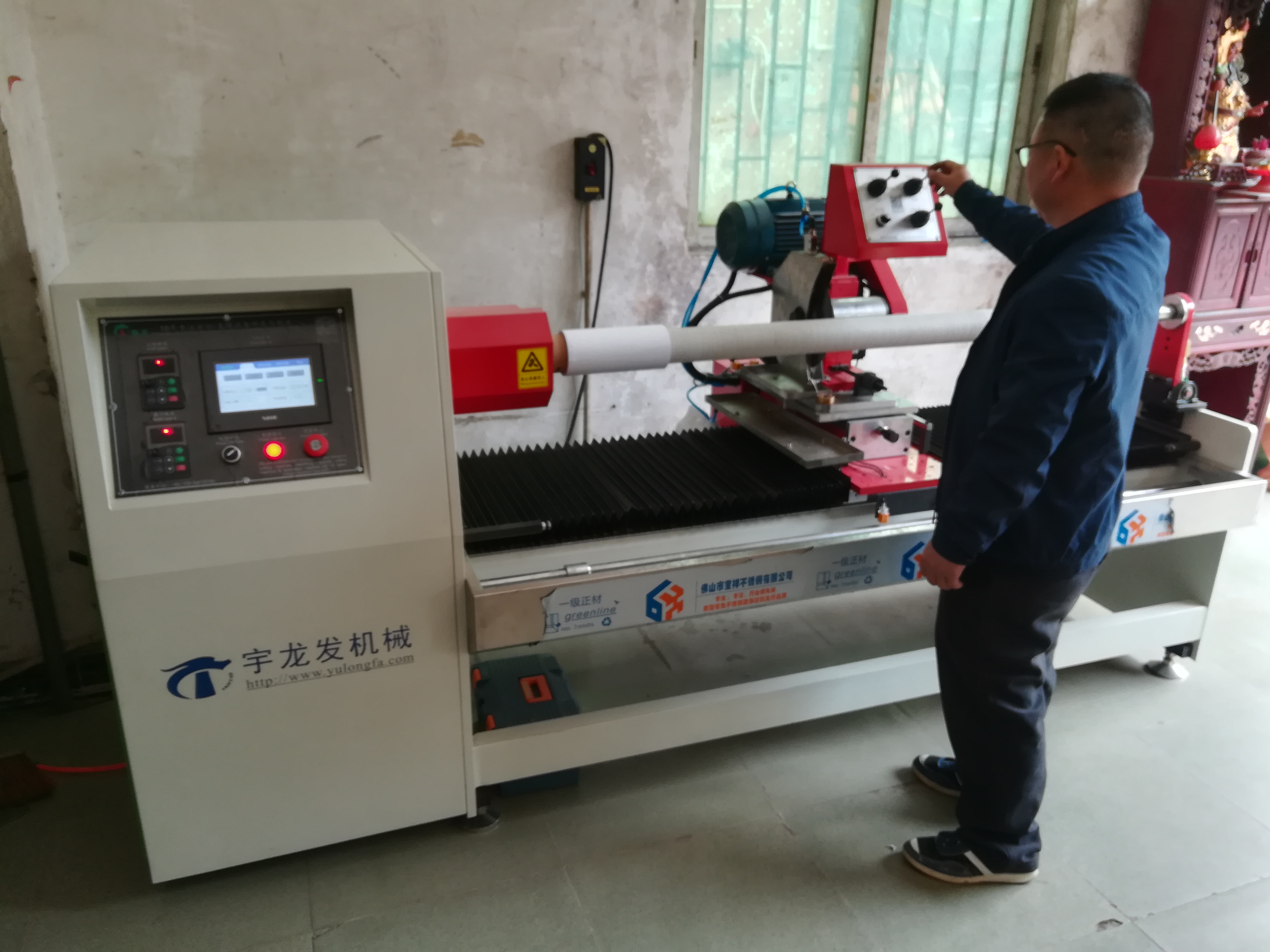 全自(zi)動切台(tái)機